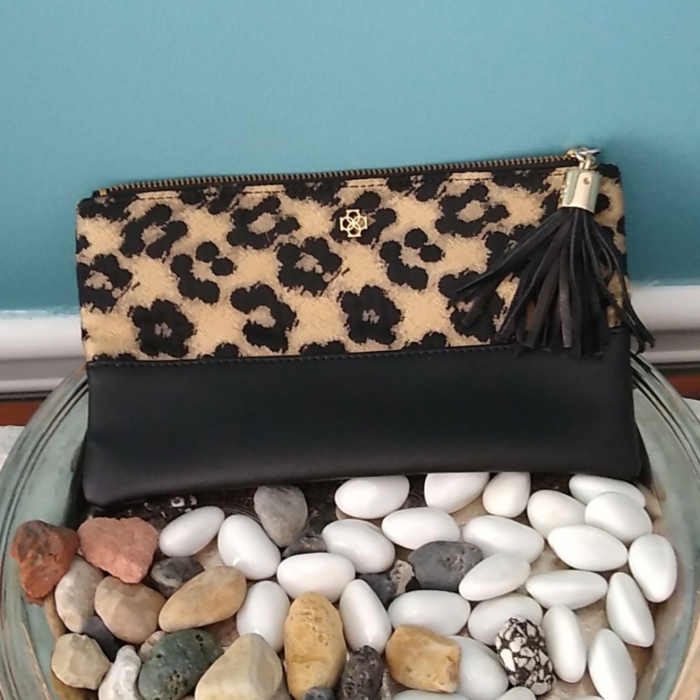 Ann Taylor, clutch